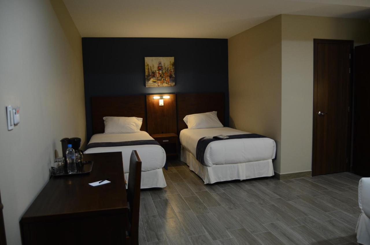 Hotel San Agustin Plaza Latacunga Exteriör bild