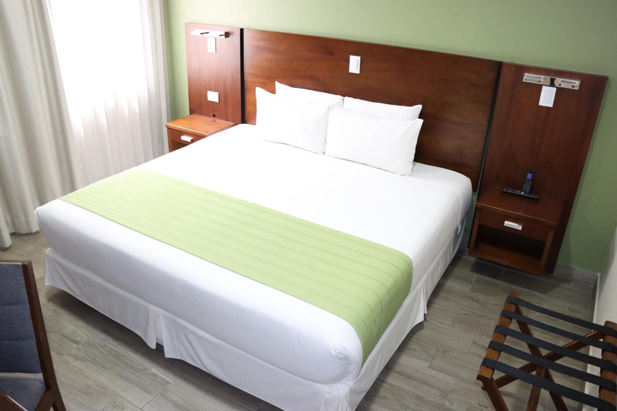 Hotel San Agustin Plaza Latacunga Exteriör bild
