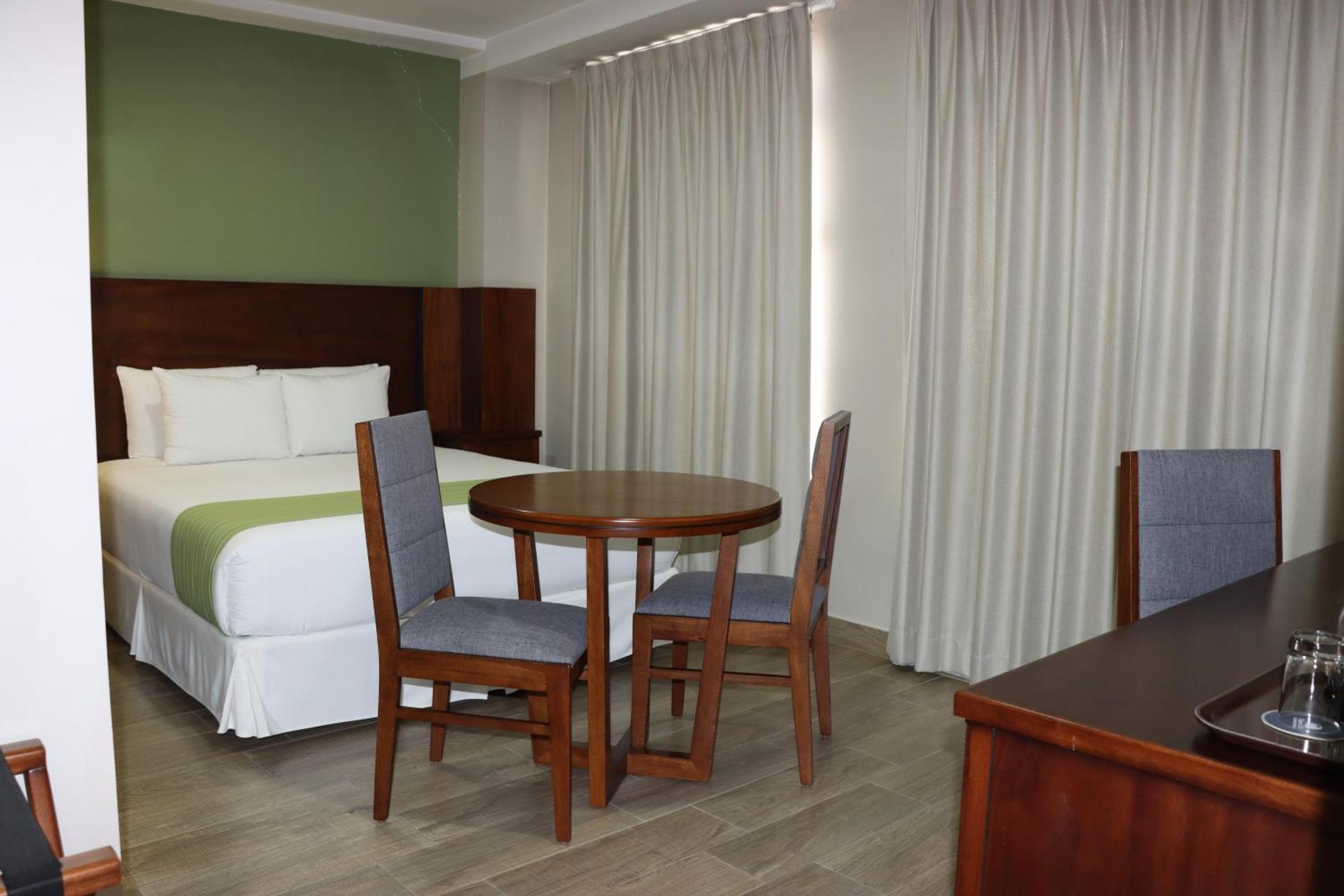Hotel San Agustin Plaza Latacunga Exteriör bild
