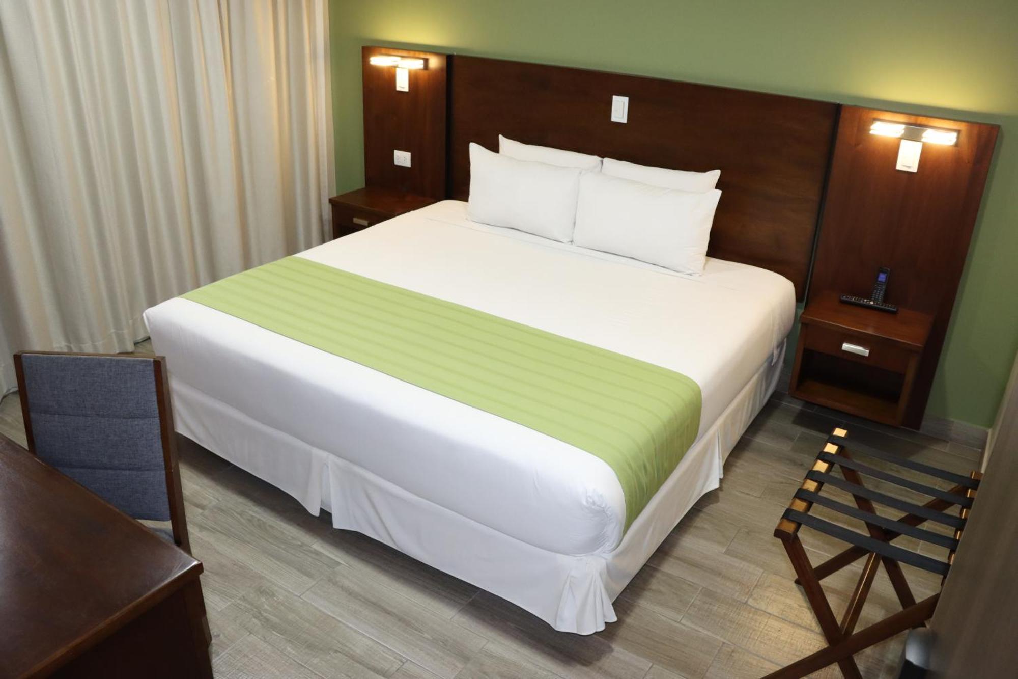 Hotel San Agustin Plaza Latacunga Exteriör bild