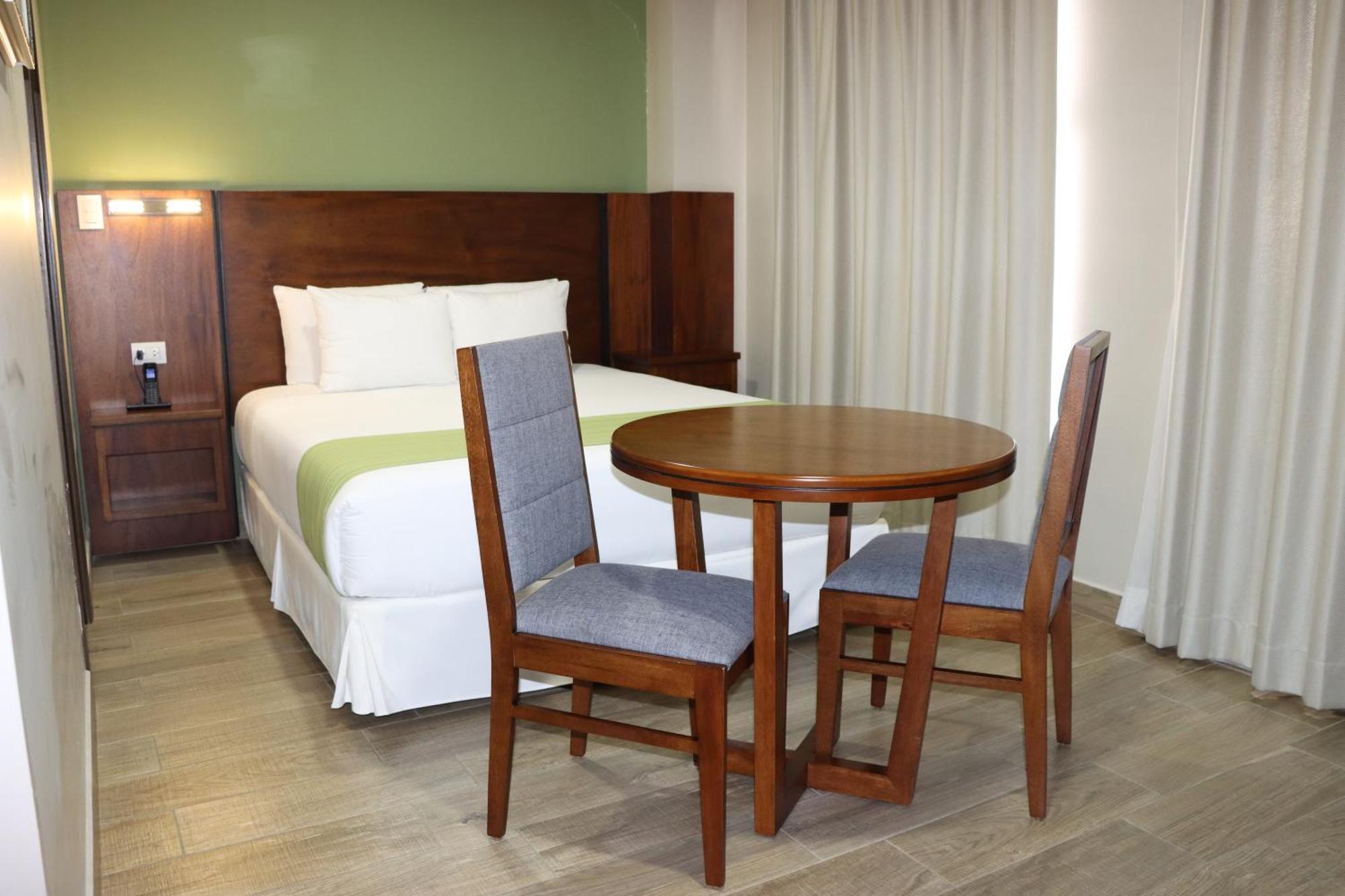 Hotel San Agustin Plaza Latacunga Exteriör bild