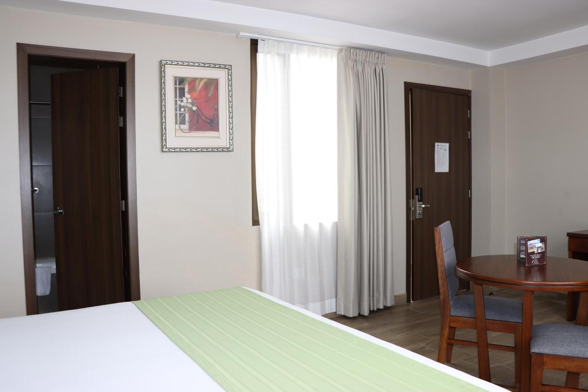 Hotel San Agustin Plaza Latacunga Exteriör bild