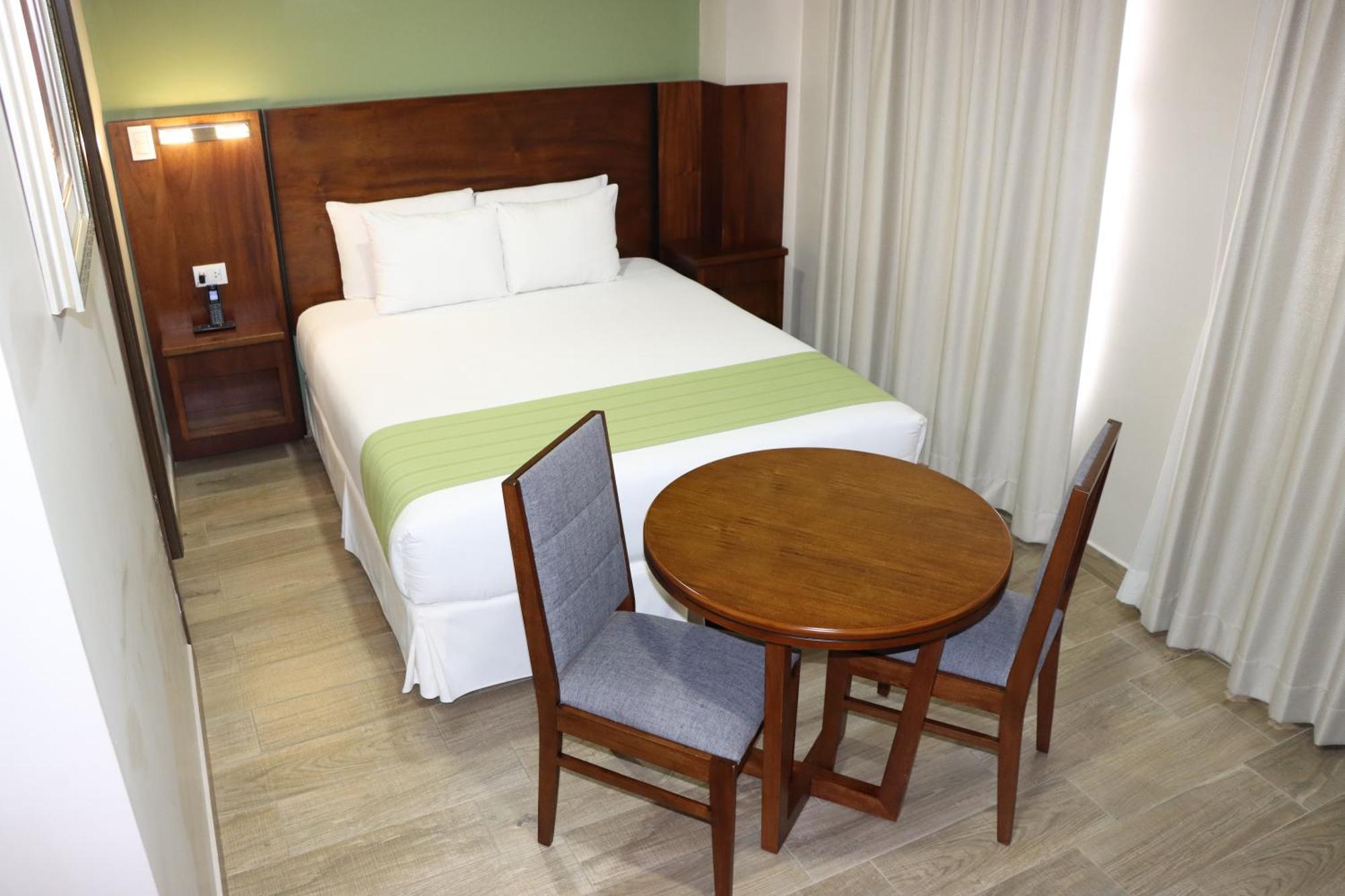 Hotel San Agustin Plaza Latacunga Exteriör bild