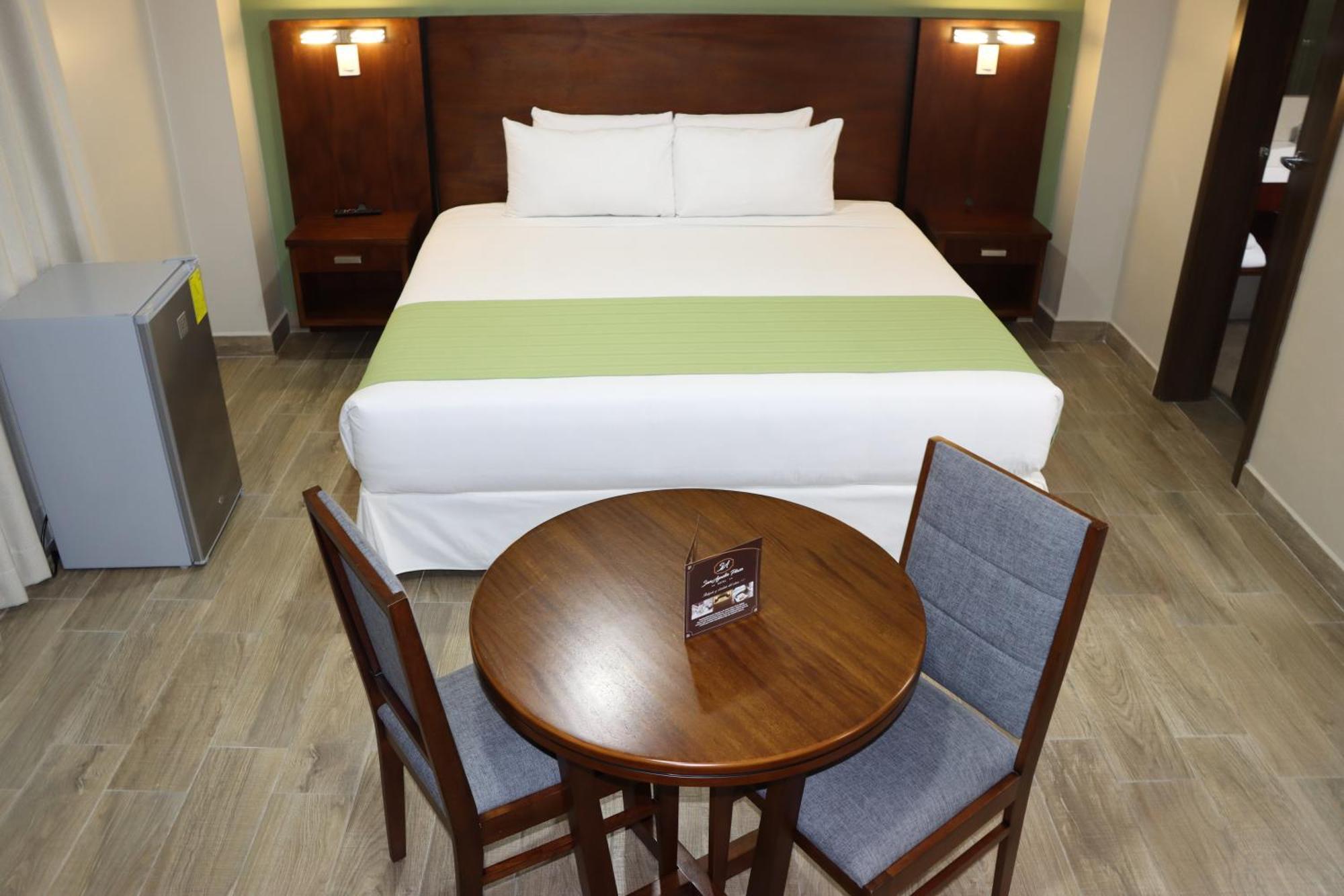 Hotel San Agustin Plaza Latacunga Exteriör bild